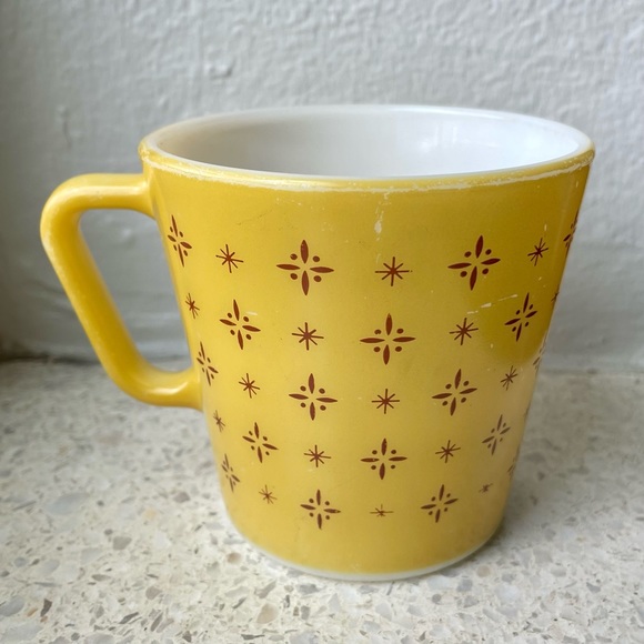 Vintage Pyrex Yellow Butterscotch Atomic Pattern Coffee Cup Mug Milk Glass - Picture 2 of 8